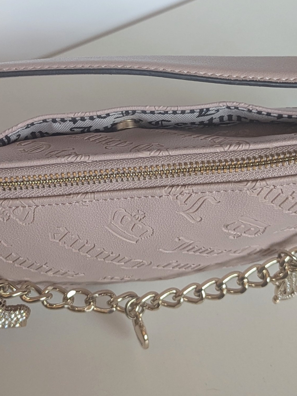 👑 Juicy Couture Pink Embossed Shoulder Bag w/Gold Charms - Picture 5 of 16